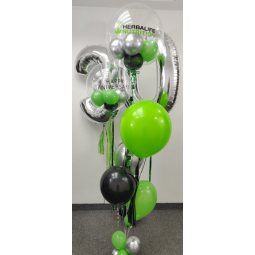 Arreglo de globos personalizado + Dos globos en forma de números con helio  - 1