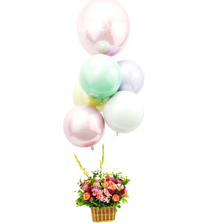 Cesta de flores con gran boquet de globos esféricos metalizados de helio con globo grande personalizado Mapari flores - 1