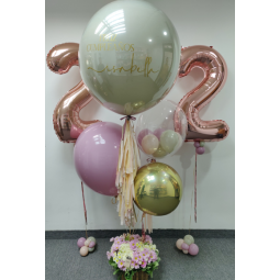 copy of Gran bouquet de globos con globo gigante plastificado personalizado, números + Cesta de flores  - 1